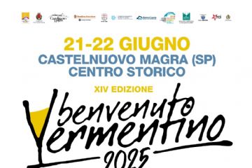 La locandina pubblicizza l'evento "Benvenuto Vermentino 2025" a Castelnuovo Magra (SP), nel centro storico, nei giorni 21 e 22 giugno. Si tratta della XIV edizione dell'evento. Il tema principale è "Il Vermentino di Liguria, Toscana, Sardegna e Corsica". L'evento include anche la XXXVII rassegna "Dell'Olio di Oliva Extra Vergine e dei Prodotti di Qualità". Le attività previste si svolgeranno in vari luoghi come "Atri Storici, Piazza Querciola, Torre del Palazzo dei Vescovi di Luni" e comprendono: Piatti tipici/Degustazioni di vino e olio/Convegni/Musica/Banchi gastronomici/Laboratori/Showcooking
Gli orari dell'evento sono dalle 18:00 alle 23:00 sia per sabato 21 giugno che per domenica 22 giugno.
In alto, sono presenti diversi loghi, probabilmente di enti patrocinatori o organizzatori dell'evento.

